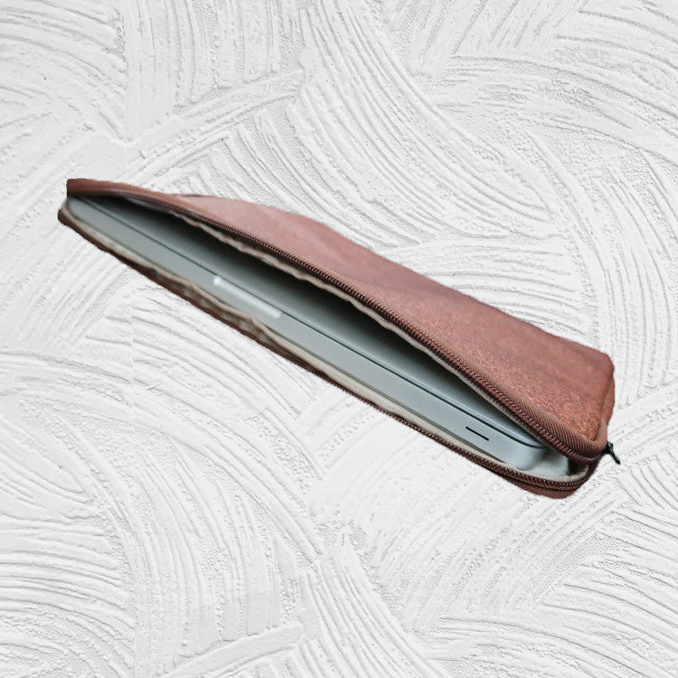 12104 Irene: Macbook Pro Laptop Zipper Bag
