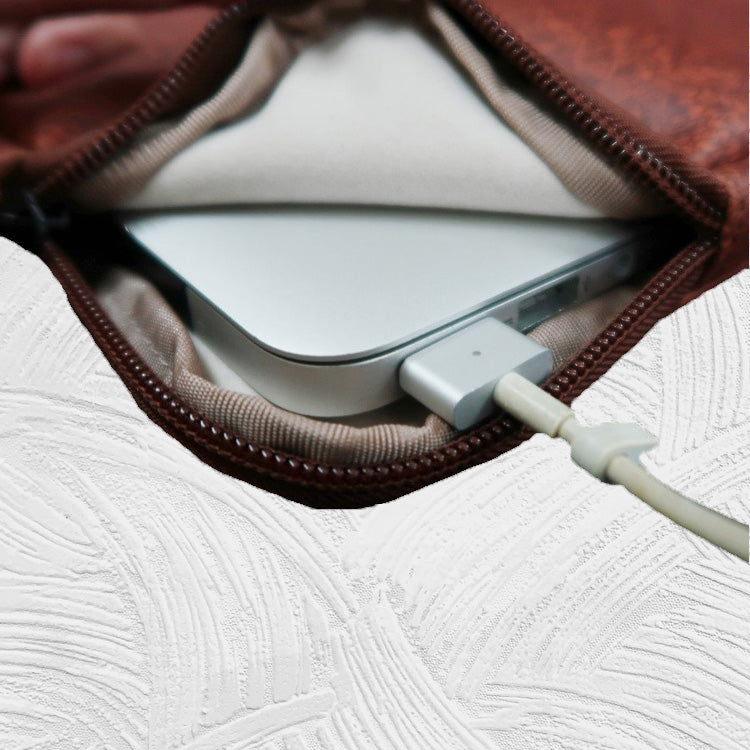 12104 Irene: Macbook Pro Laptop Zipper Bag